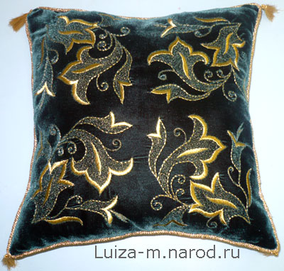 Татарский сувенир из Казани - вышитая декоративная подушка