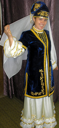 Национальный женский татарский костюм