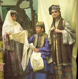 Женщины в старинных татарских костюмах